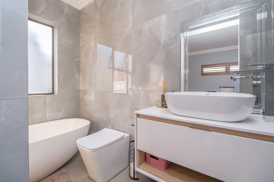 5 Bedroom Property for Sale in Beverley Gauteng