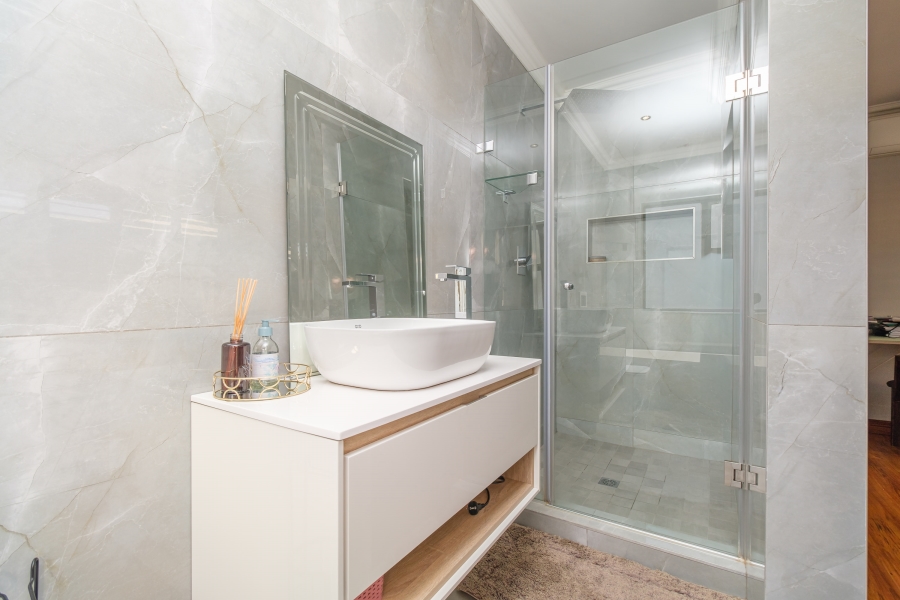 5 Bedroom Property for Sale in Beverley Gauteng