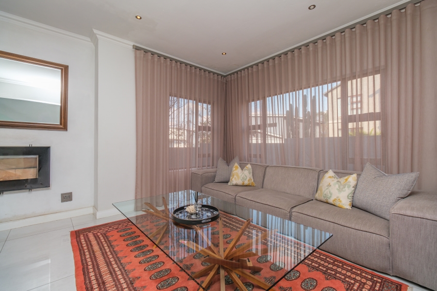 5 Bedroom Property for Sale in Beverley Gauteng