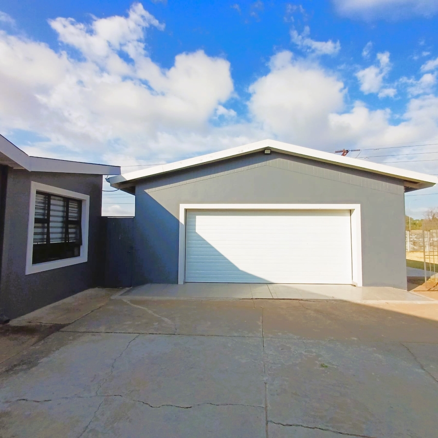 3 Bedroom Property for Sale in Meyerton Central Gauteng