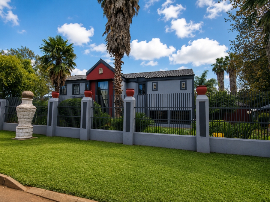 7 Bedroom Property for Sale in Three Rivers Gauteng