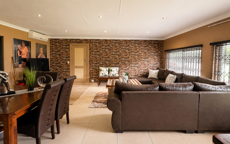 7 Bedroom Property for Sale in Three Rivers Gauteng