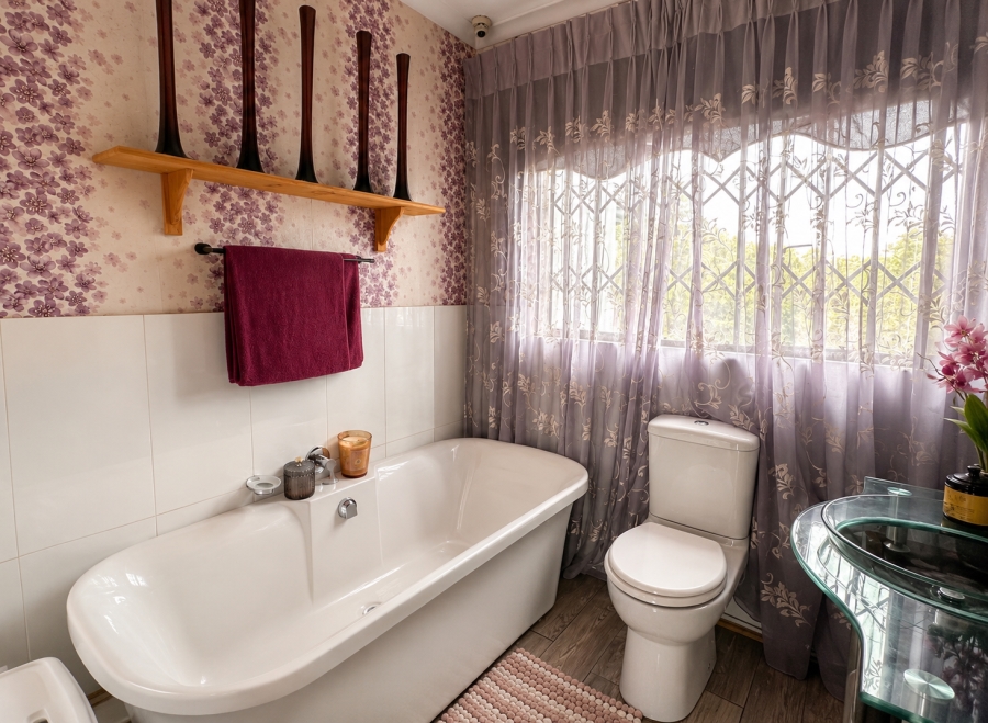 7 Bedroom Property for Sale in Three Rivers Gauteng