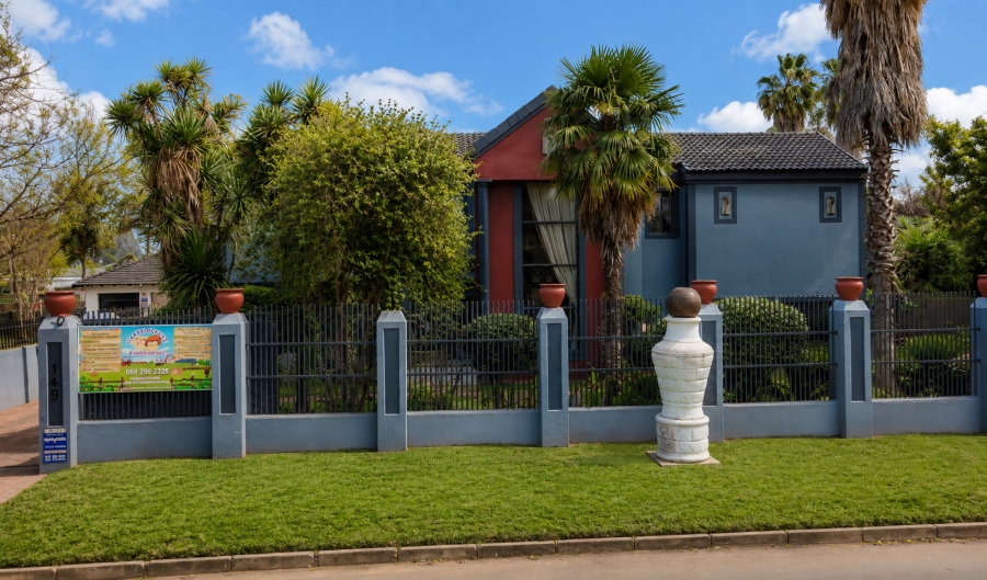 7 Bedroom Property for Sale in Three Rivers Gauteng