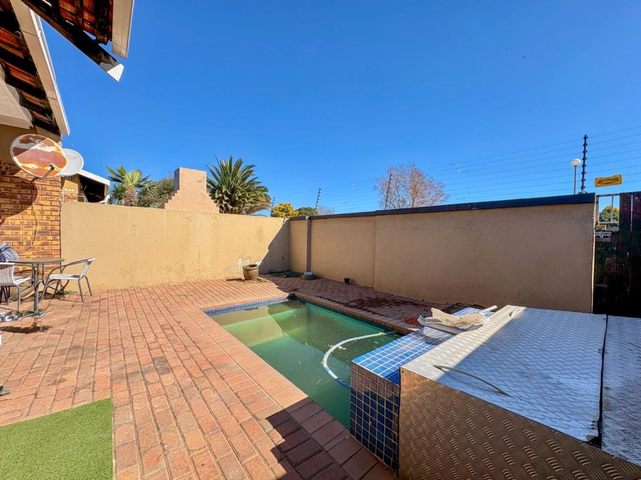 2 Bedroom Property for Sale in Sunward Park Gauteng