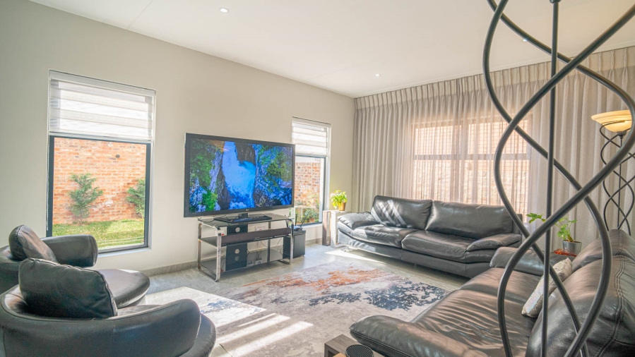 4 Bedroom Property for Sale in Carlswald Gauteng
