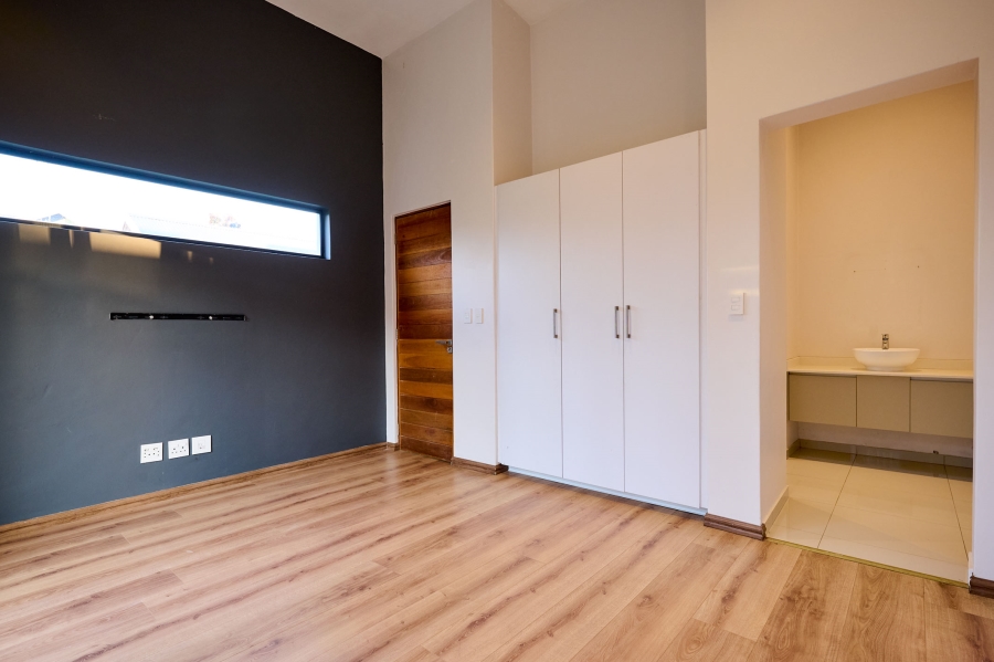 4 Bedroom Property for Sale in Waterfall Country Estate Gauteng