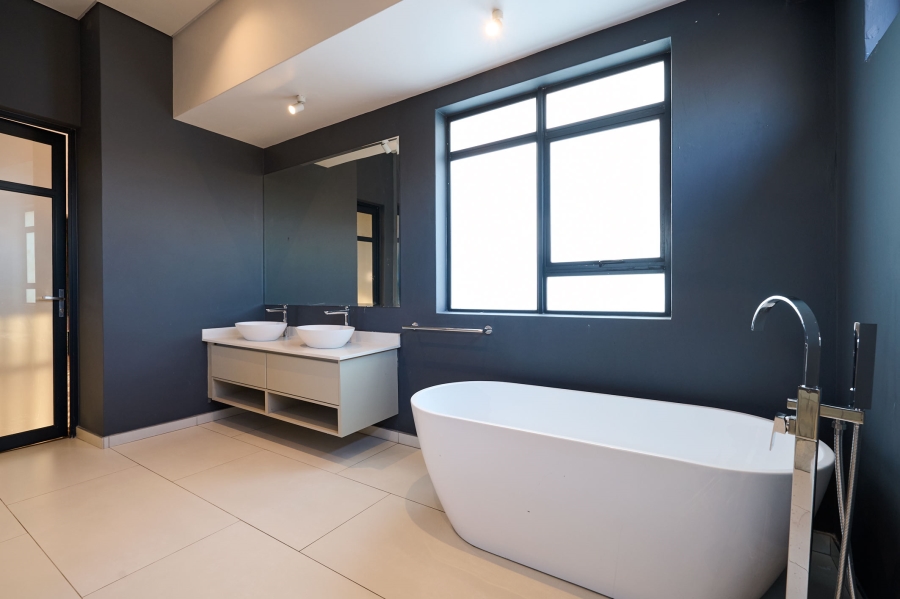 4 Bedroom Property for Sale in Waterfall Country Estate Gauteng