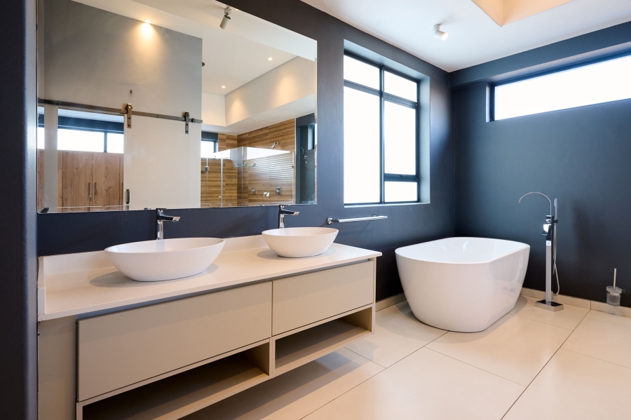 4 Bedroom Property for Sale in Waterfall Country Estate Gauteng