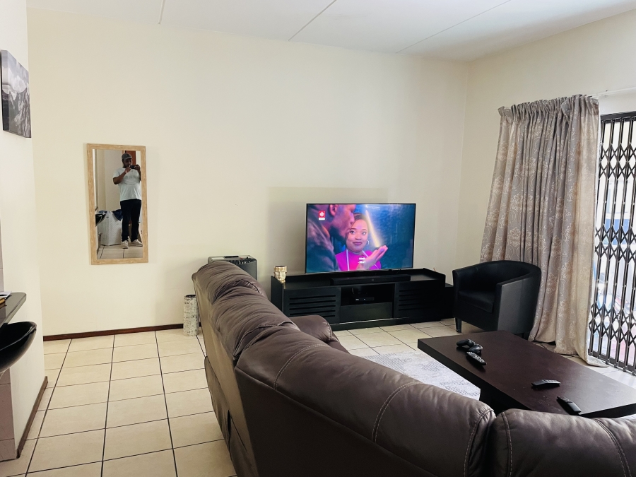 To Let 2 Bedroom Property for Rent in Fourways Gauteng