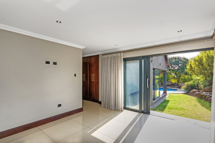 5 Bedroom Property for Sale in Waterfall Country Estate Gauteng