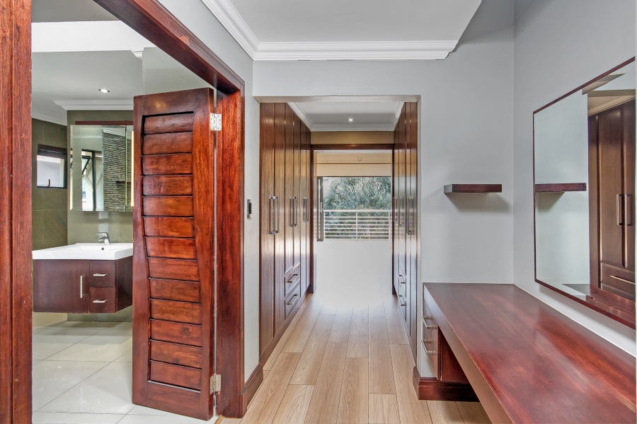 5 Bedroom Property for Sale in Waterfall Country Estate Gauteng
