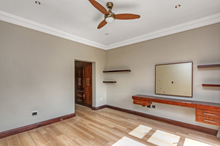 5 Bedroom Property for Sale in Waterfall Country Estate Gauteng