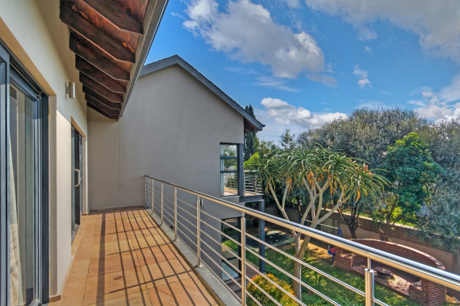 5 Bedroom Property for Sale in Waterfall Country Estate Gauteng