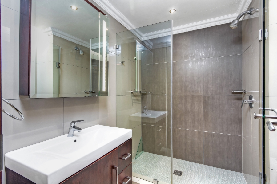 5 Bedroom Property for Sale in Waterfall Country Estate Gauteng