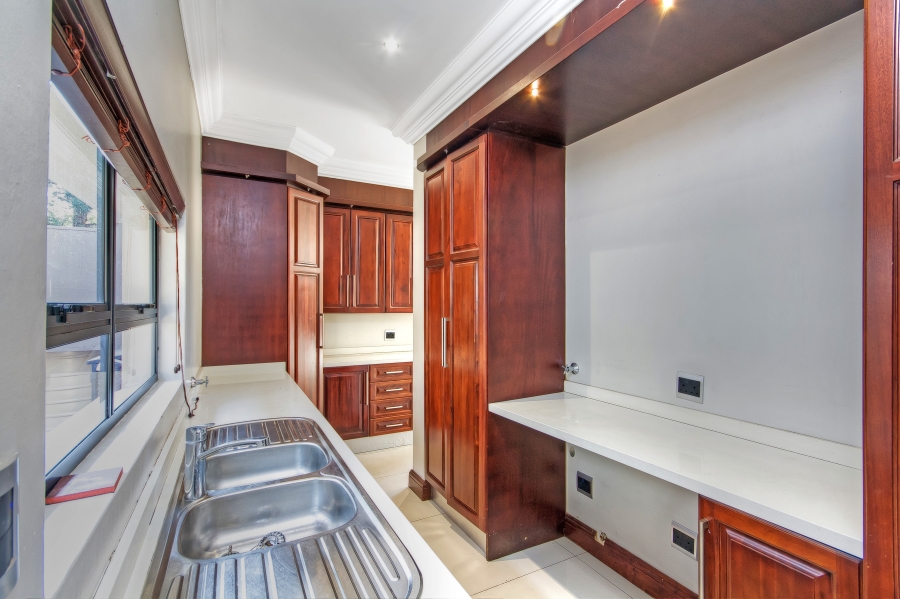 5 Bedroom Property for Sale in Waterfall Country Estate Gauteng