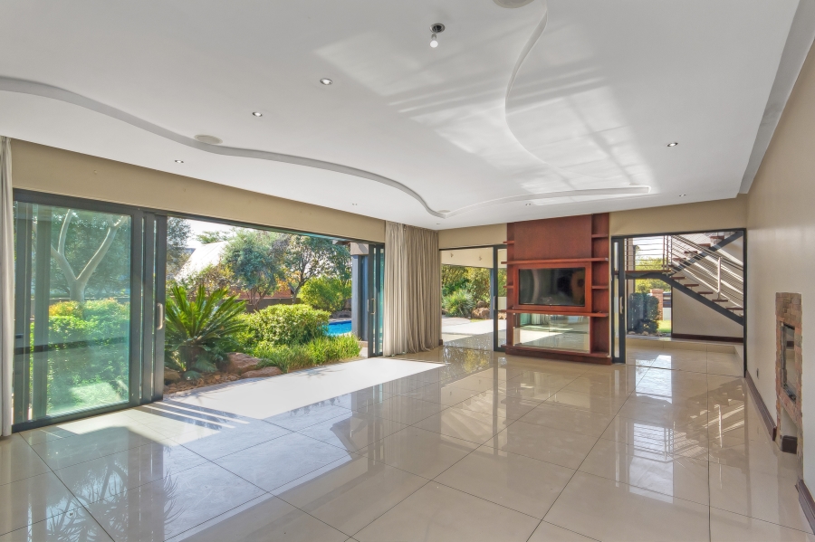 5 Bedroom Property for Sale in Waterfall Country Estate Gauteng