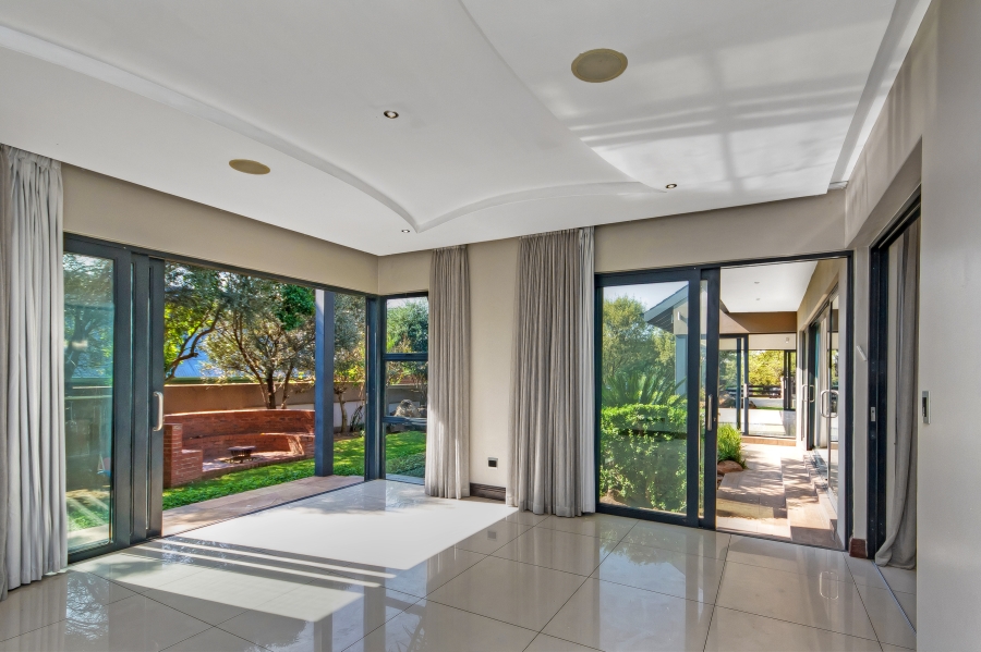 5 Bedroom Property for Sale in Waterfall Country Estate Gauteng