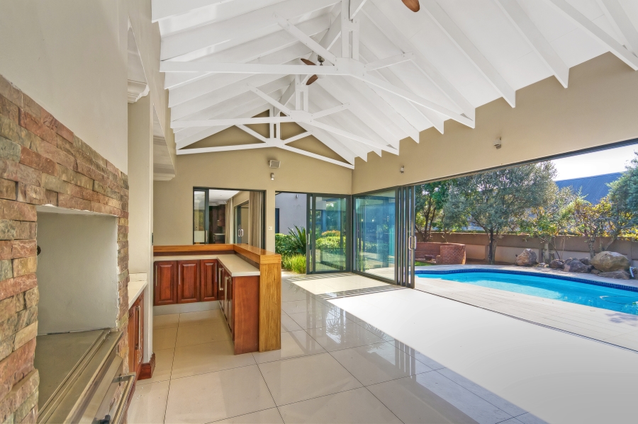 5 Bedroom Property for Sale in Waterfall Country Estate Gauteng