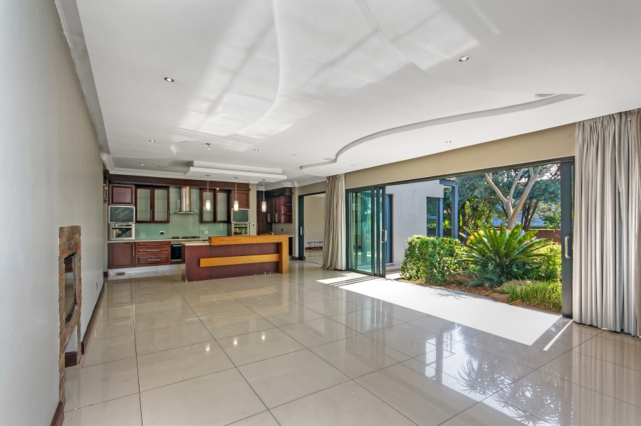 5 Bedroom Property for Sale in Waterfall Country Estate Gauteng