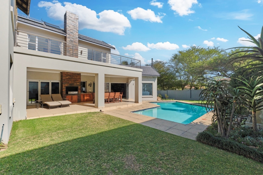 6 Bedroom Property for Sale in Woodmead Gauteng