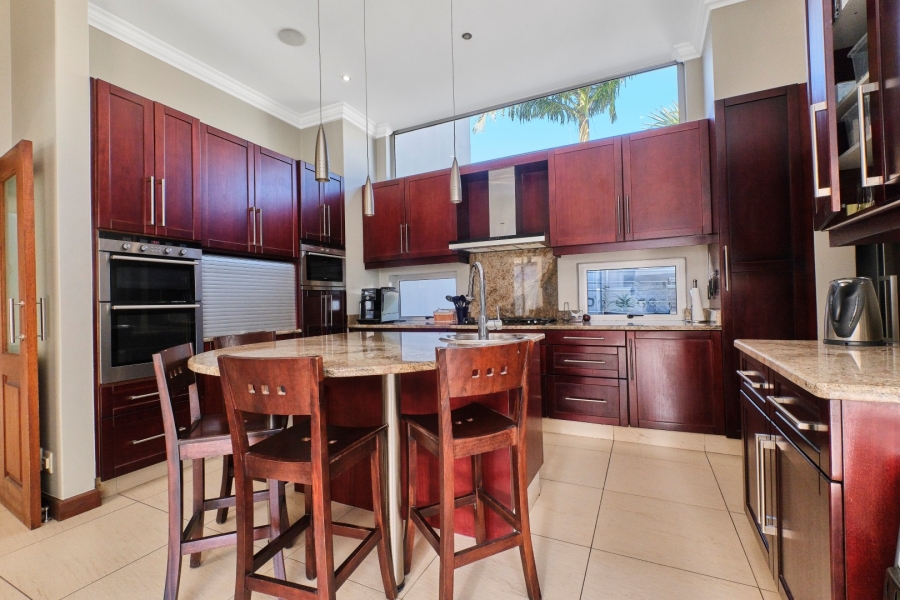 6 Bedroom Property for Sale in Woodmead Gauteng