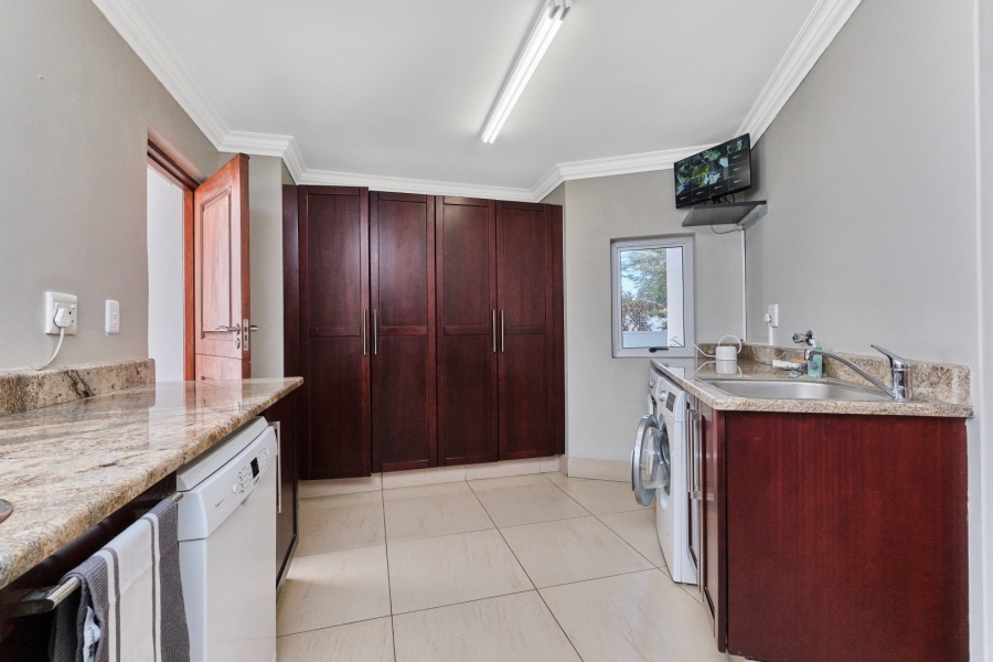 6 Bedroom Property for Sale in Woodmead Gauteng