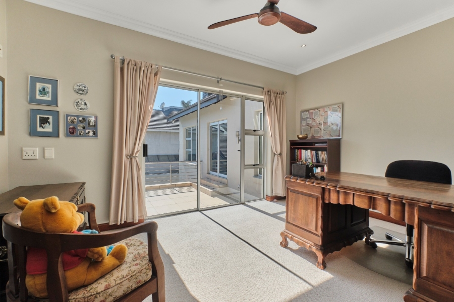 6 Bedroom Property for Sale in Woodmead Gauteng