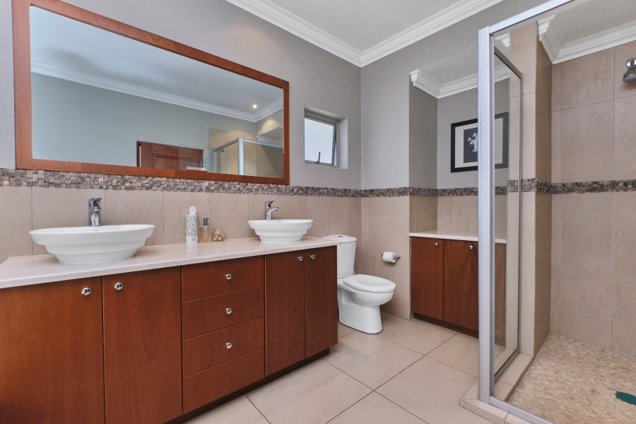 6 Bedroom Property for Sale in Woodmead Gauteng