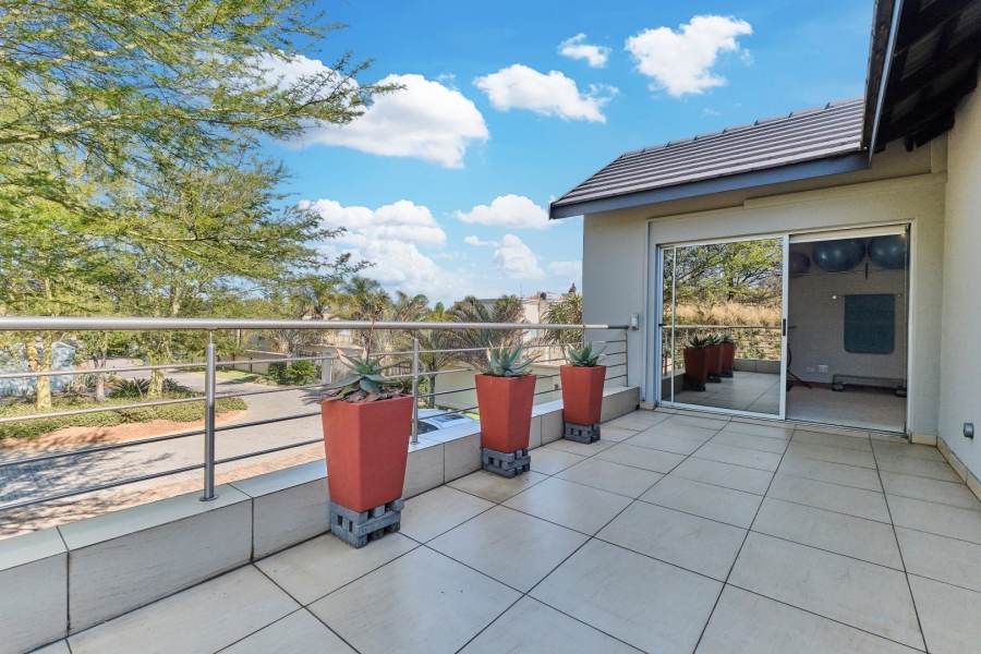 6 Bedroom Property for Sale in Woodmead Gauteng