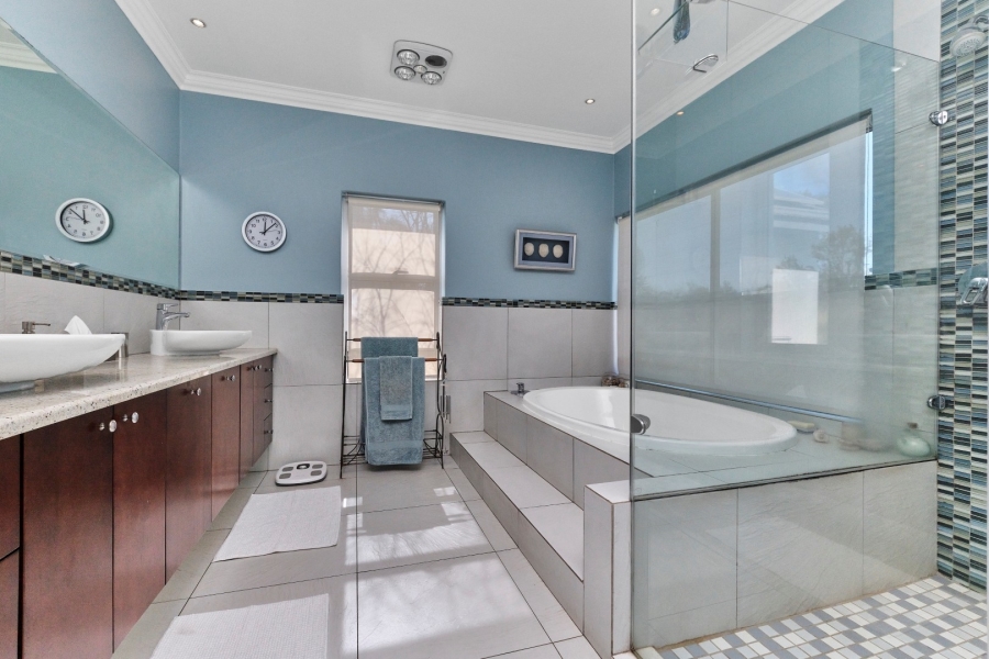 6 Bedroom Property for Sale in Woodmead Gauteng