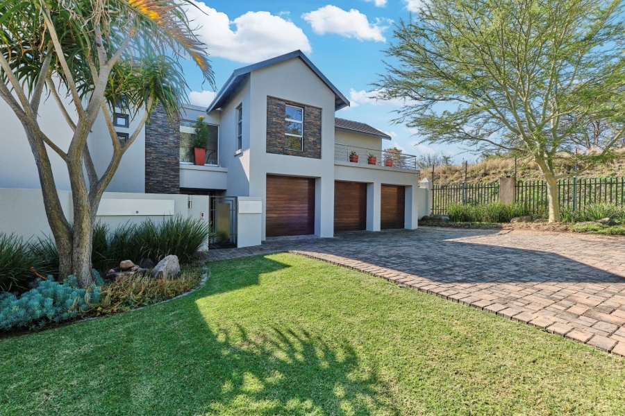 6 Bedroom Property for Sale in Woodmead Gauteng