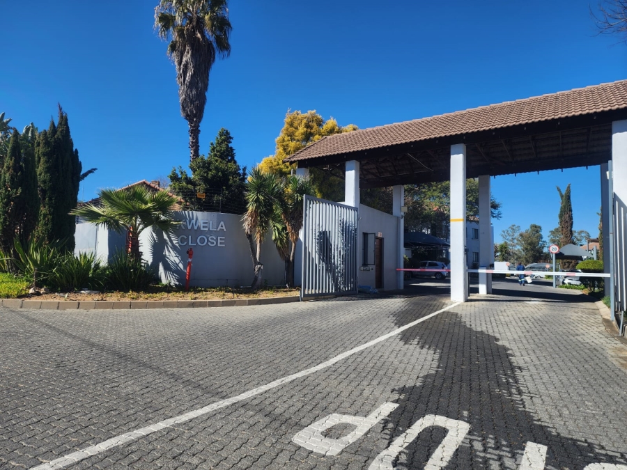 2 Bedroom Property for Sale in Douglasdale Gauteng