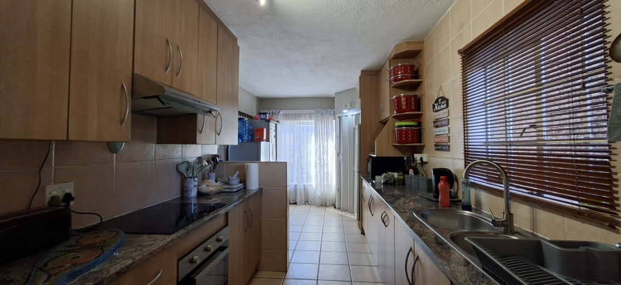 2 Bedroom Property for Sale in Noordheuwel Gauteng