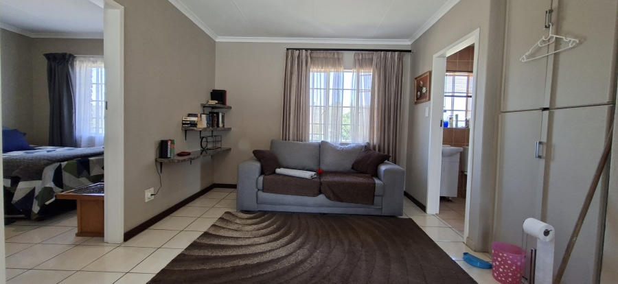 2 Bedroom Property for Sale in Noordheuwel Gauteng