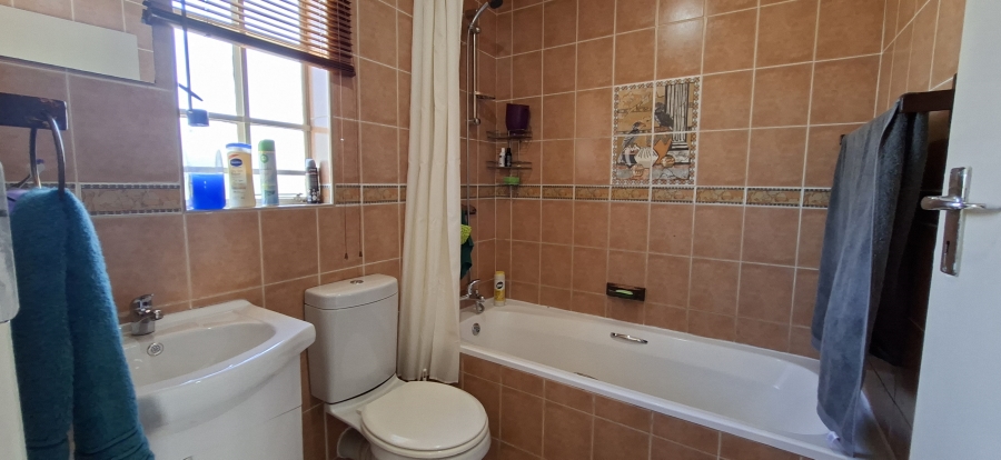 2 Bedroom Property for Sale in Noordheuwel Gauteng