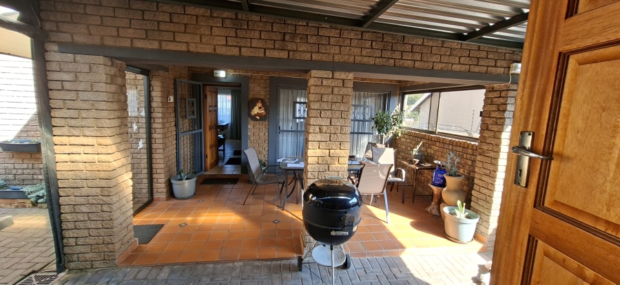 2 Bedroom Property for Sale in Noordheuwel Gauteng