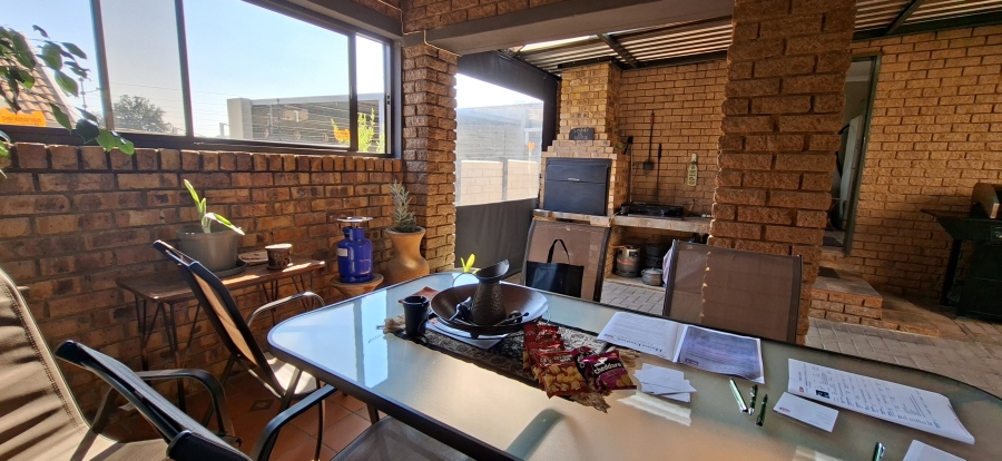 2 Bedroom Property for Sale in Noordheuwel Gauteng