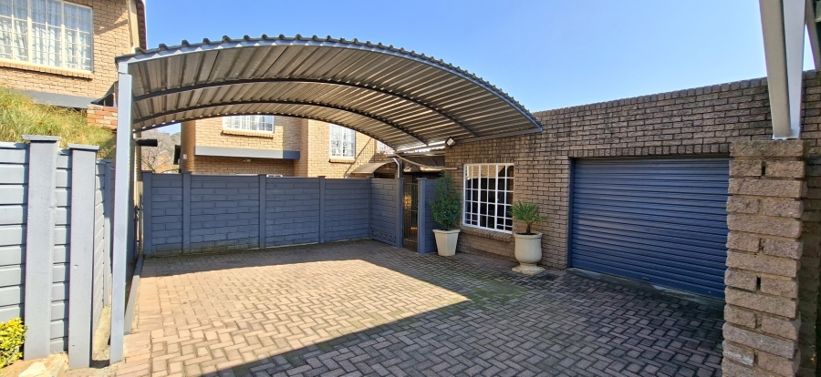 2 Bedroom Property for Sale in Noordheuwel Gauteng