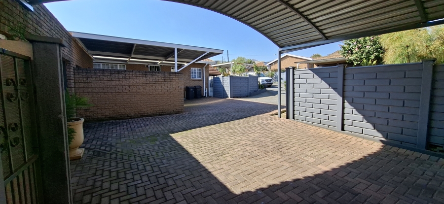 2 Bedroom Property for Sale in Noordheuwel Gauteng