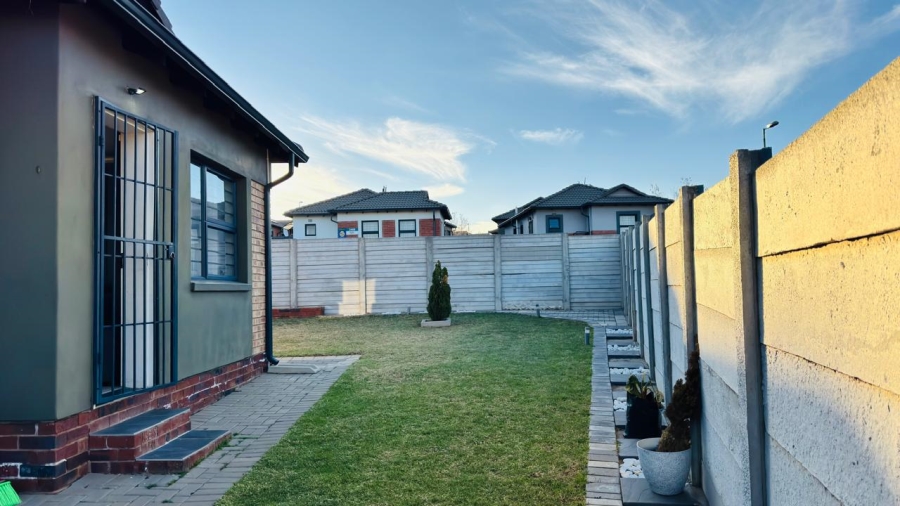 3 Bedroom Property for Sale in Mindalore Gauteng