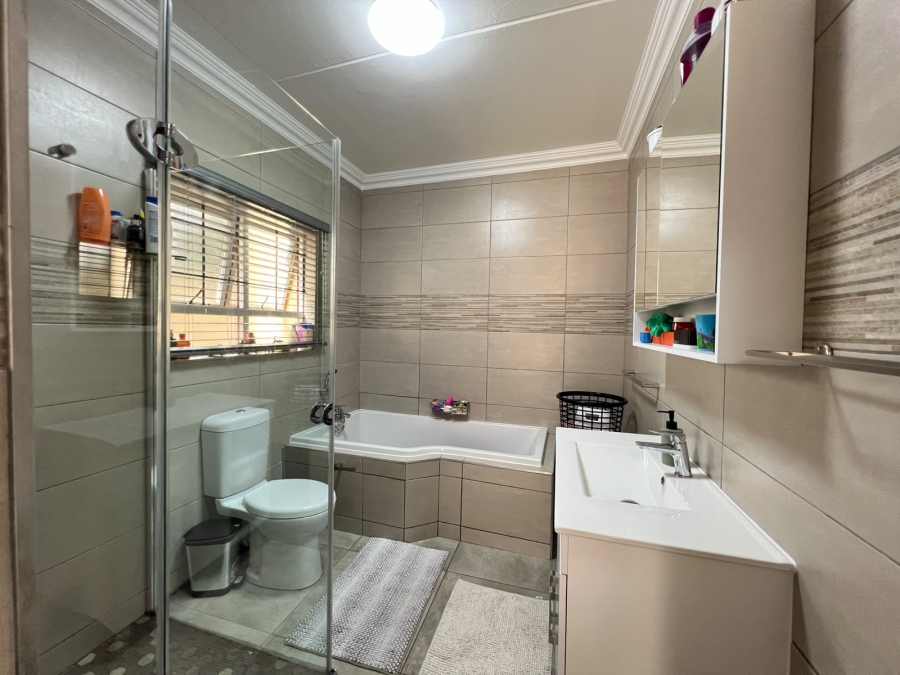To Let 3 Bedroom Property for Rent in Bryanston Gauteng