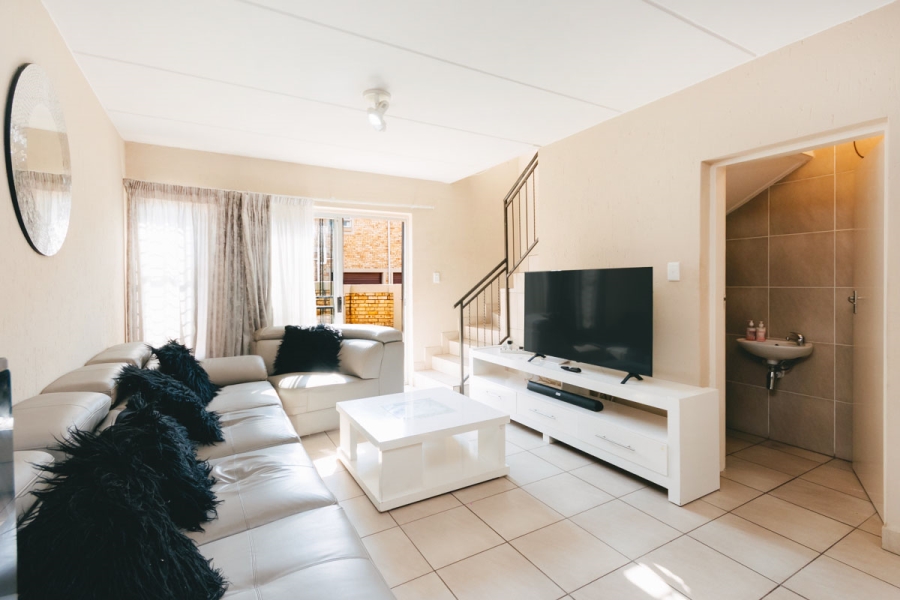 3 Bedroom Property for Sale in Wilgeheuwel Gauteng