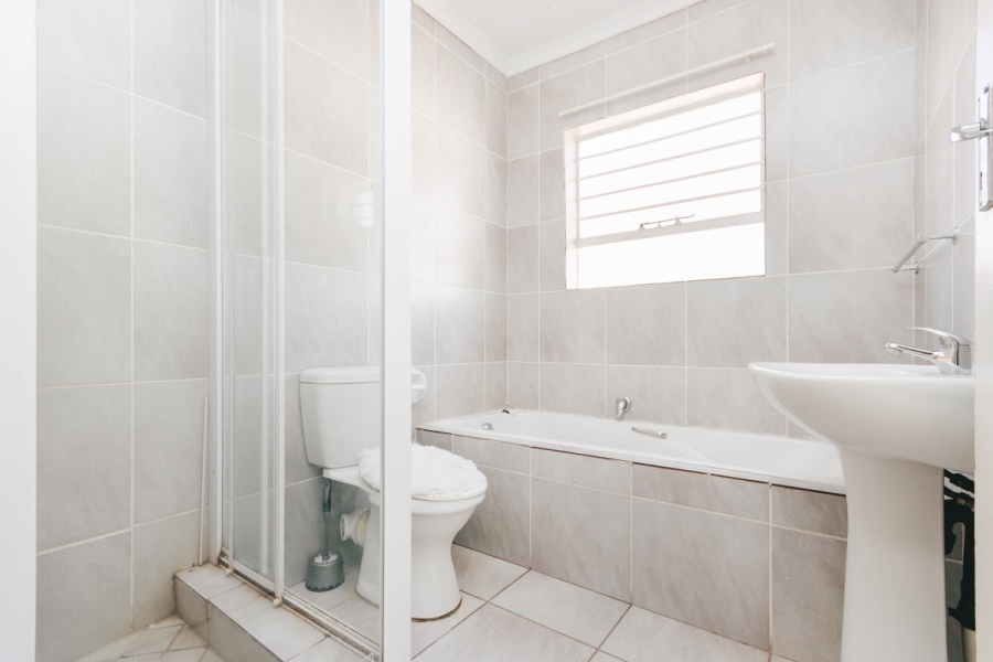 3 Bedroom Property for Sale in Wilgeheuwel Gauteng