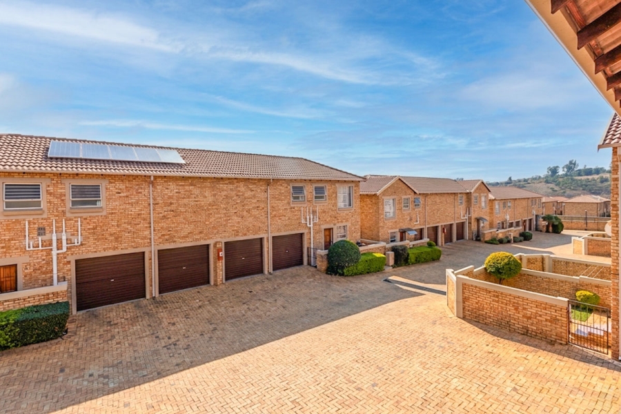 3 Bedroom Property for Sale in Wilgeheuwel Gauteng