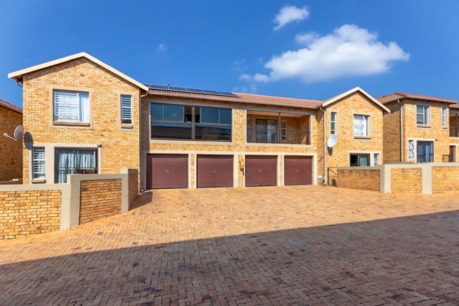 3 Bedroom Property for Sale in Wilgeheuwel Gauteng