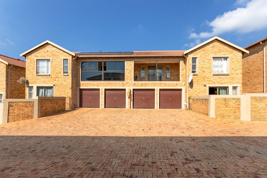 3 Bedroom Property for Sale in Wilgeheuwel Gauteng