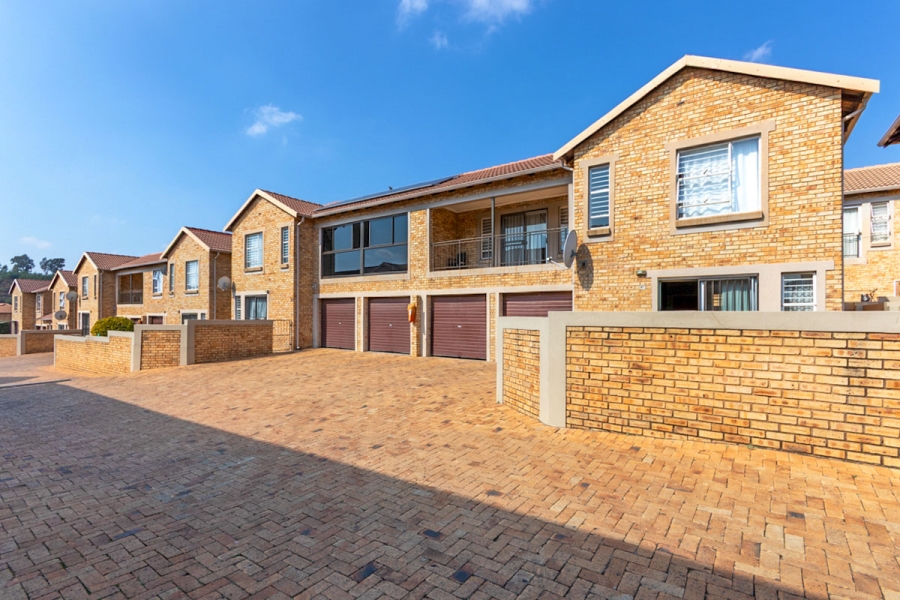 3 Bedroom Property for Sale in Wilgeheuwel Gauteng