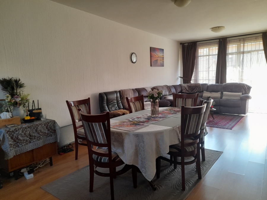 3 Bedroom Property for Sale in Ridgeway Gauteng