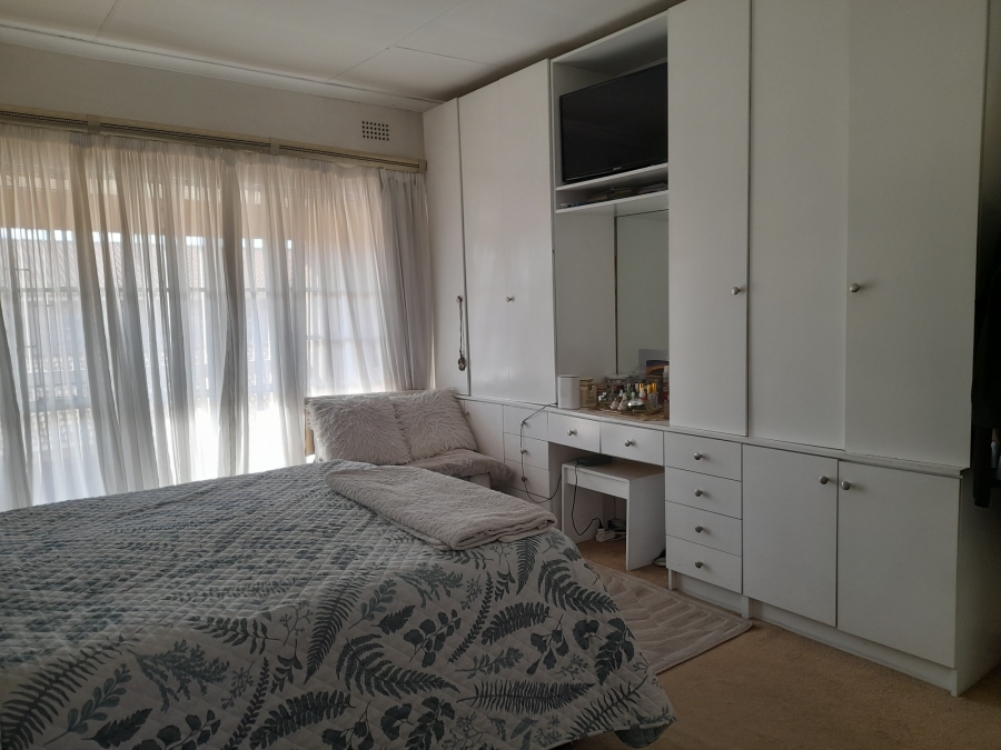 3 Bedroom Property for Sale in Ridgeway Gauteng